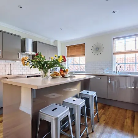 Stonegate Loft Budget 4-bed For Groups Near Minster