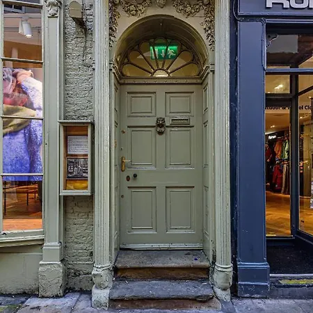 アパート Stonegate Loft Budget 4-bed For Groups Near Minster ヨーク